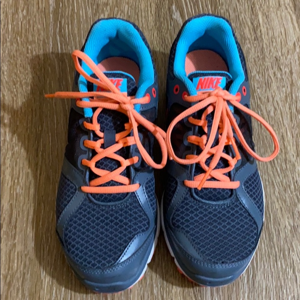 Nike Running Shoes - Picture 2 of 6
